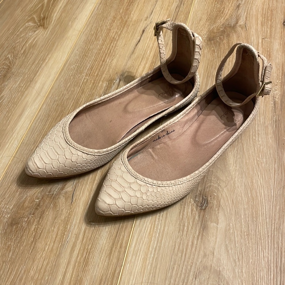 Joie flats